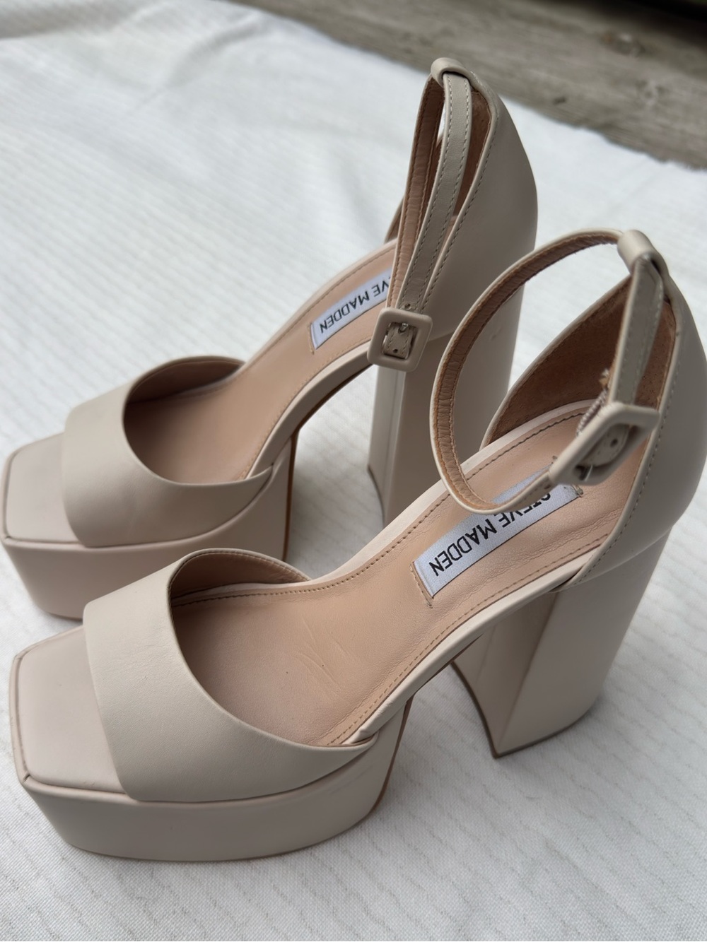 Steve Madden Kymmee Platform Pumps - Picture 2 of 10